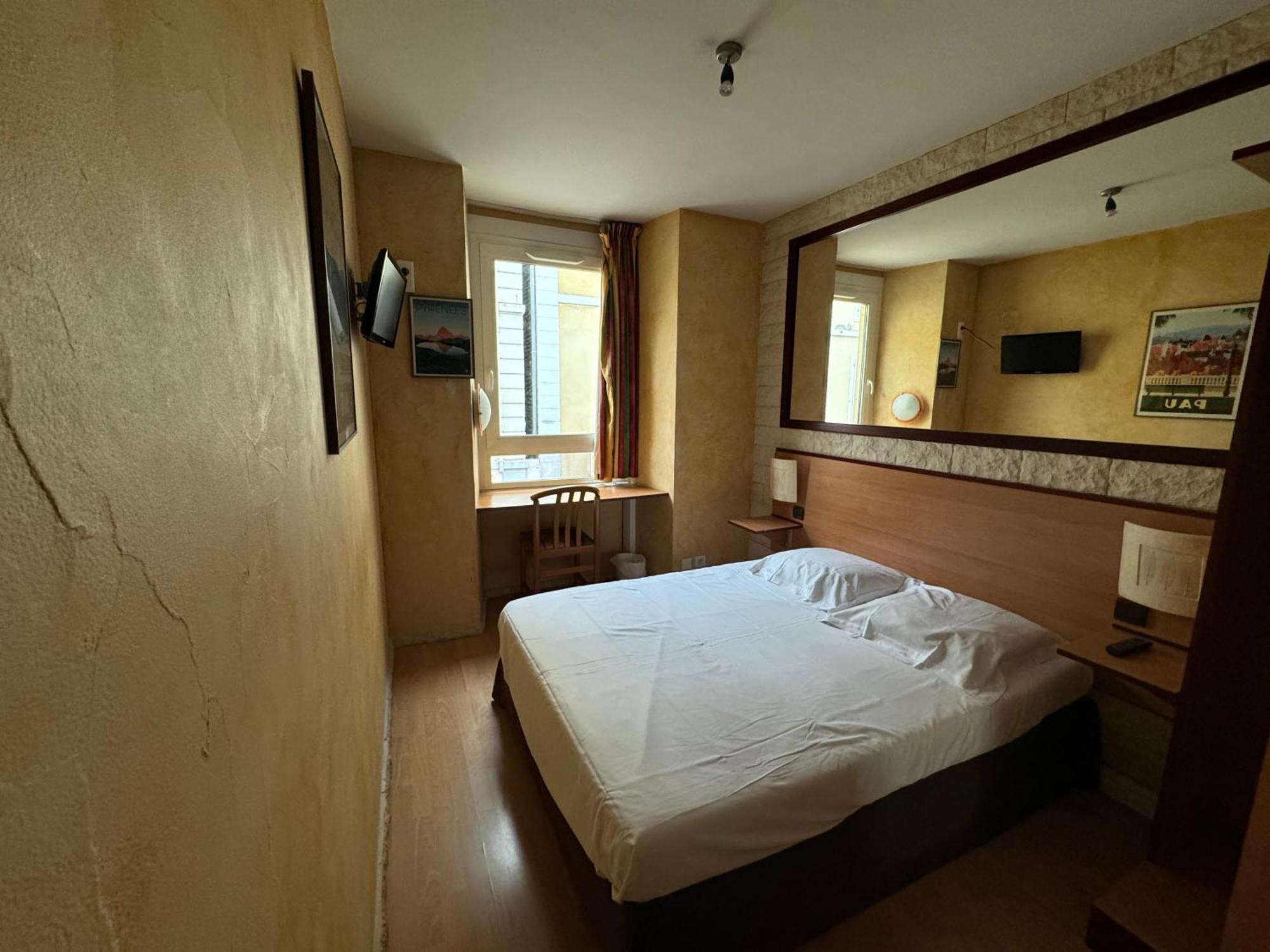 Hotel Bosquet Pau Centre - Self Check In Budget Hotel Exterior foto